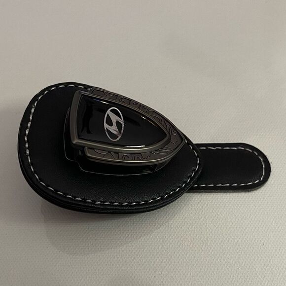Hyundai Sunglass Holder for Car with Logo Black PU Leather NWT - Picture 5 of 7